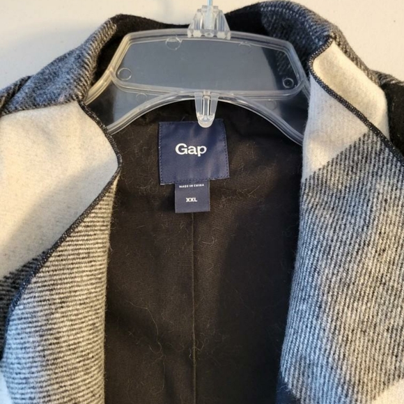 Like new Gap checkered vest in 2x - Picture 3 of 4